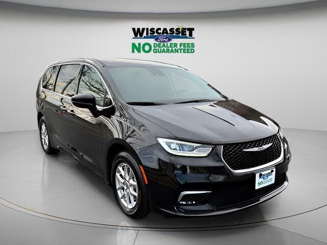 2024 Chrysler Pacifica Touring L — photo 1 of 1