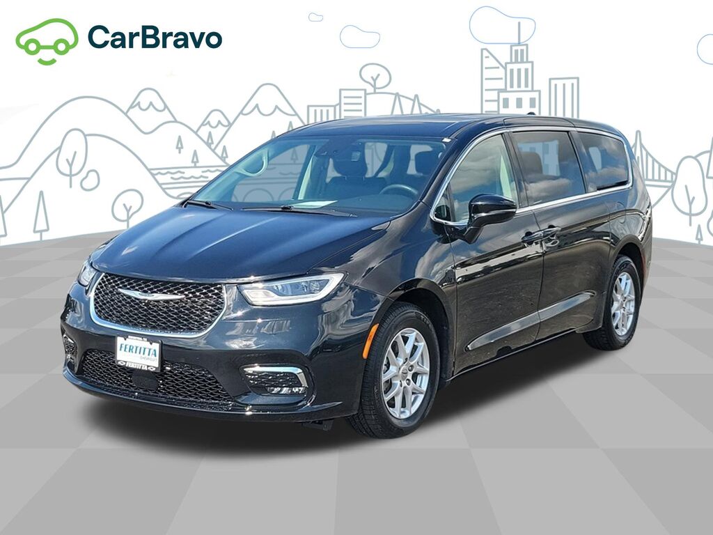 2024 Chrysler Pacifica Touring L — photo 1 of 6