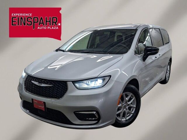 2024 Chrysler Pacifica Touring L — photo 1 of 1