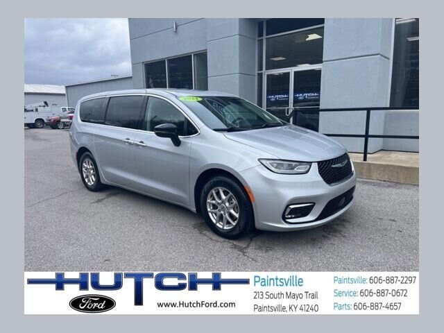 2024 Chrysler Pacifica Touring L — photo 1 of 26