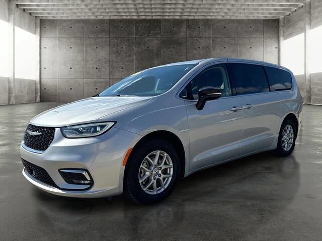 2024 Chrysler Pacifica Touring L — photo 1 of 39