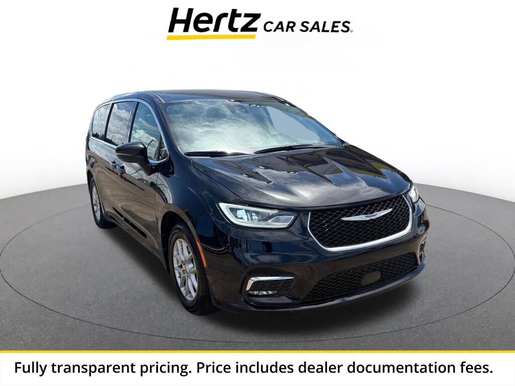 2024 Chrysler Pacifica Touring L — photo 1 of 16