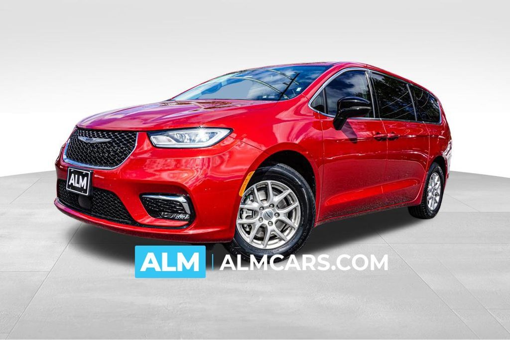 2024 Chrysler Pacifica Touring L — photo 1 of 16