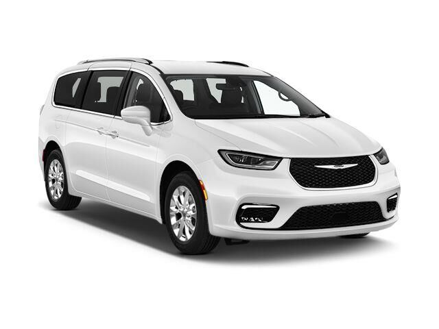 2024 Chrysler Pacifica Touring L — photo 1 of 11