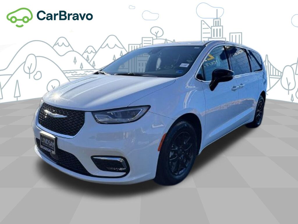 2025 Chrysler Pacifica Select — photo 1 of 7