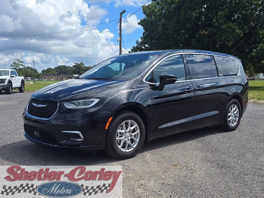 2026 Chrysler Pacifica Select — photo 1 of 1
