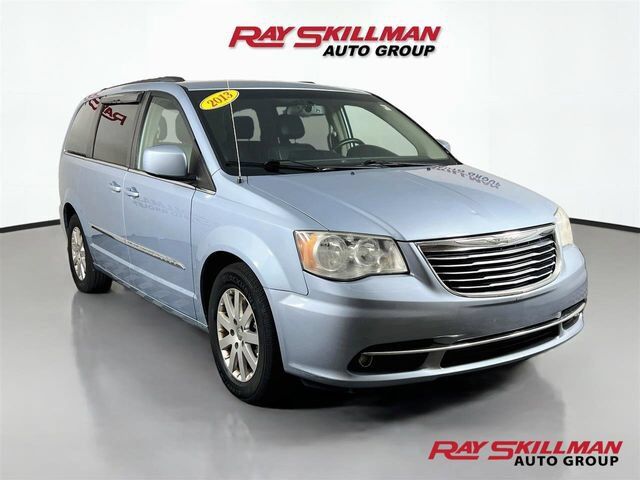 2013 Chrysler Town & Country Touring — photo 1 of 13