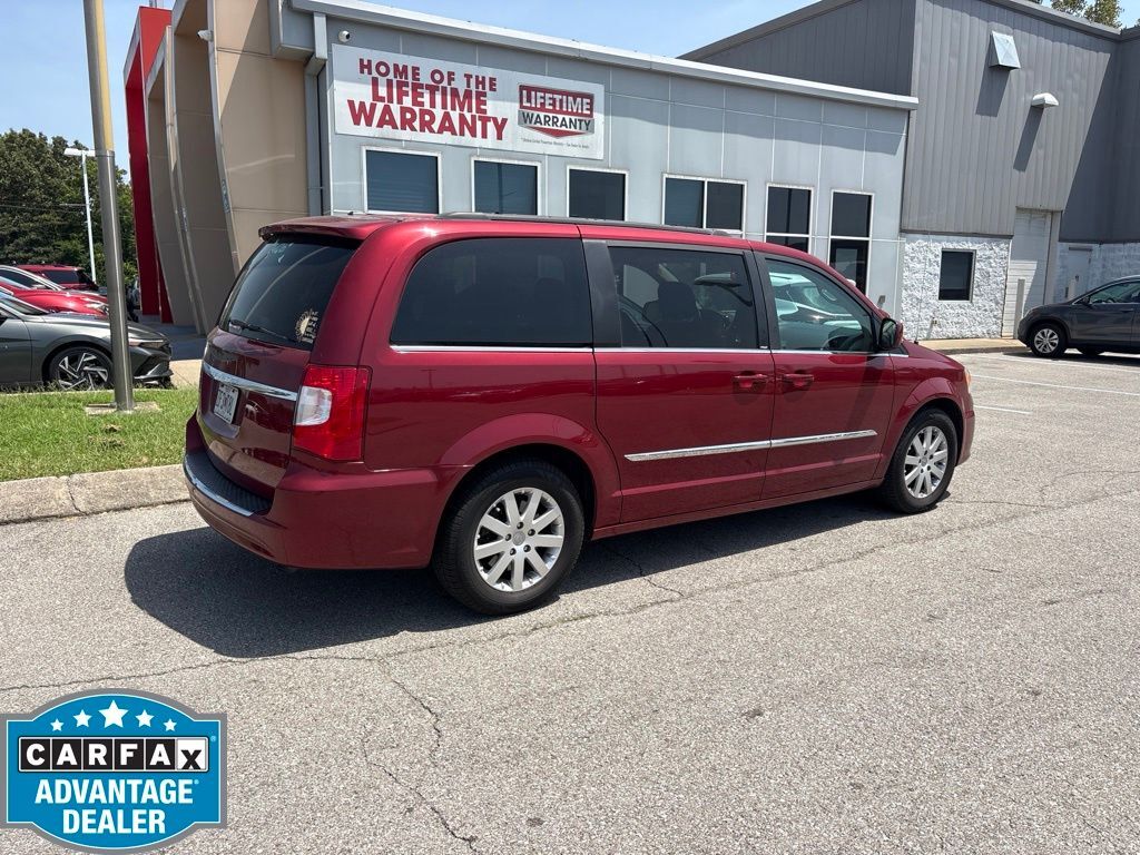 2013 Chrysler Town & Country Touring — photo 1 of 5