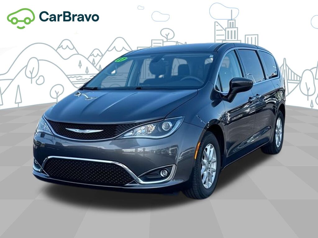 2017 Chrysler Pacifica Touring Plus — photo 1 of 7