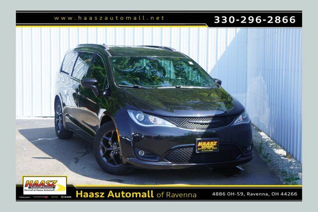 2019 Chrysler Pacifica Touring L — photo 1 of 1
