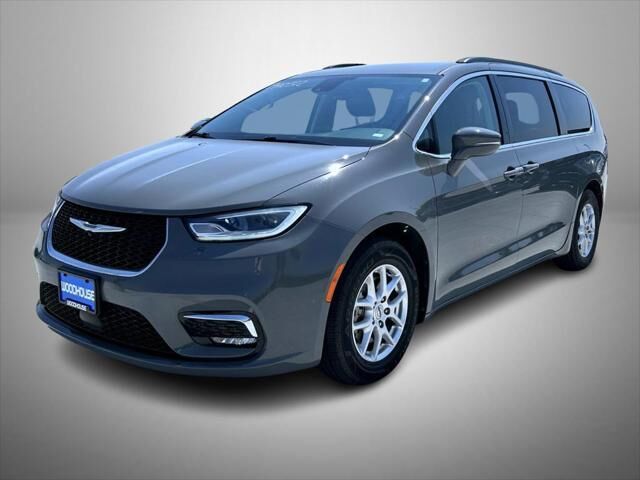 2022 Chrysler Pacifica Touring L — photo 1 of 26