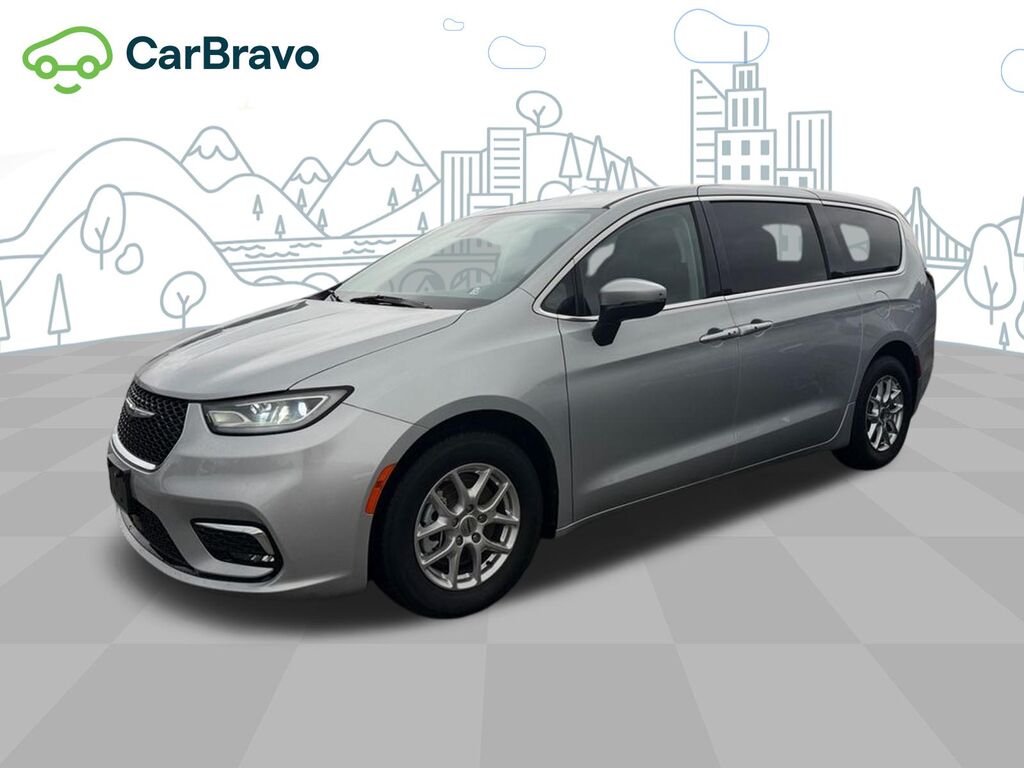 2023 Chrysler Pacifica Touring L — photo 1 of 7