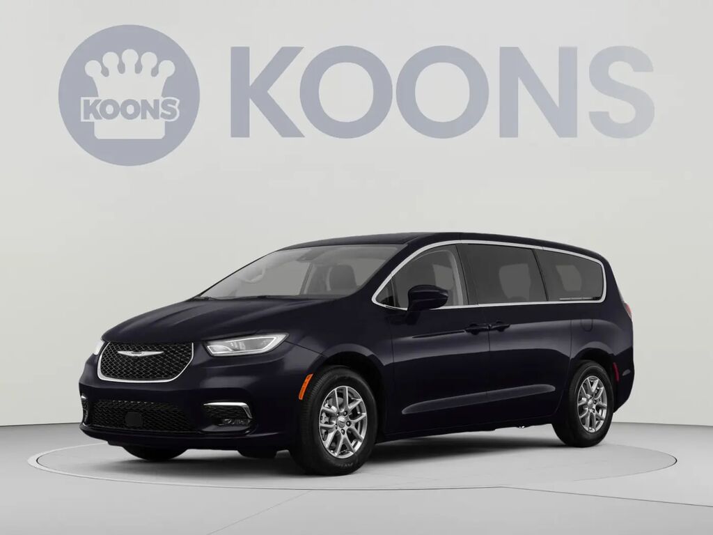 2023 Chrysler Pacifica Touring L — photo 1 of 14