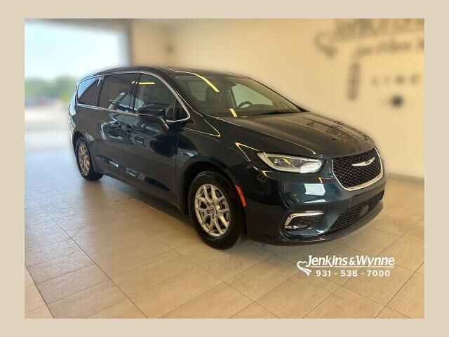 2023 Chrysler Pacifica Touring L — photo 1 of 26