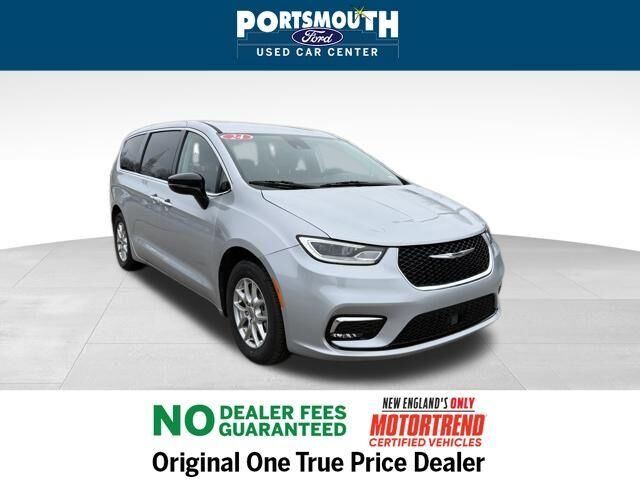 2024 Chrysler Pacifica Touring L — photo 1 of 25