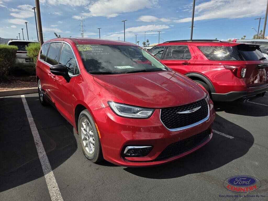 2024 Chrysler Pacifica Touring L — photo 1 of 1