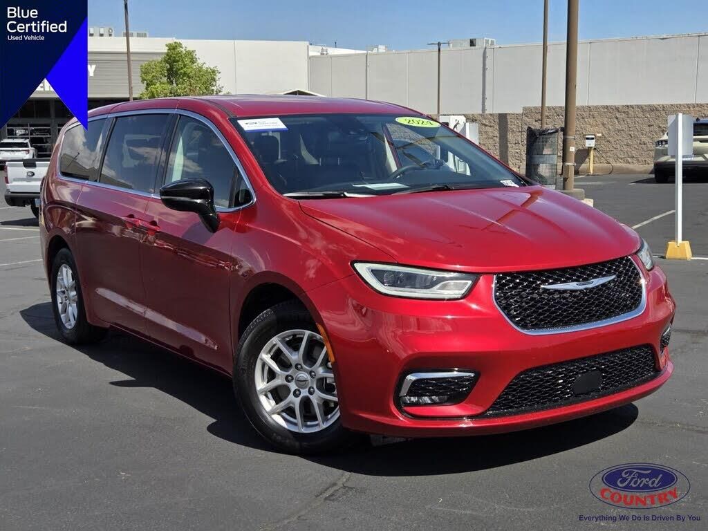 2024 Chrysler Pacifica Touring L — photo 1 of 1