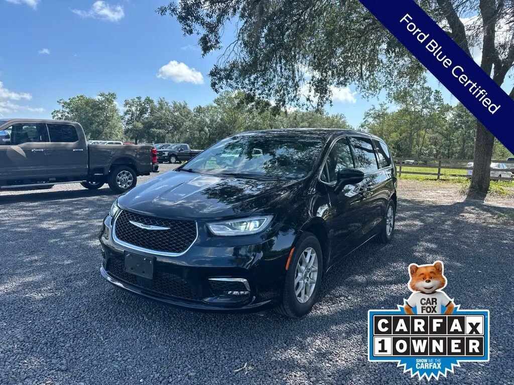 2024 Chrysler Pacifica Touring L — photo 1 of 55