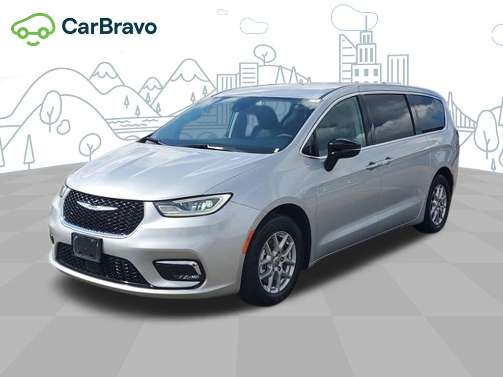2024 Chrysler Pacifica Touring L — photo 1 of 7
