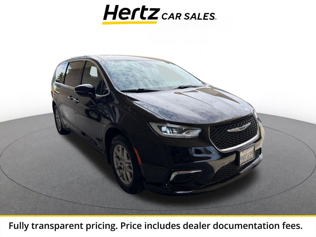 2025 Chrysler Pacifica Select — photo 1 of 1