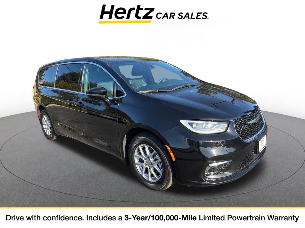 2025 Chrysler Pacifica Select — photo 1 of 11