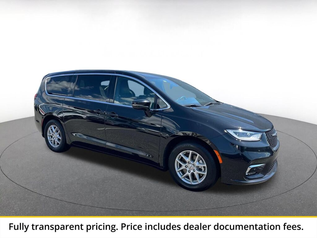 2025 Chrysler Pacifica Select — photo 1 of 3
