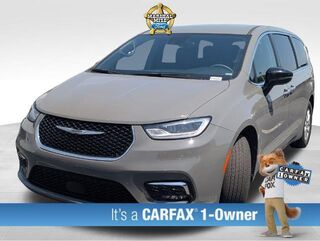 2025 Chrysler Pacifica Select — photo 1 of 20
