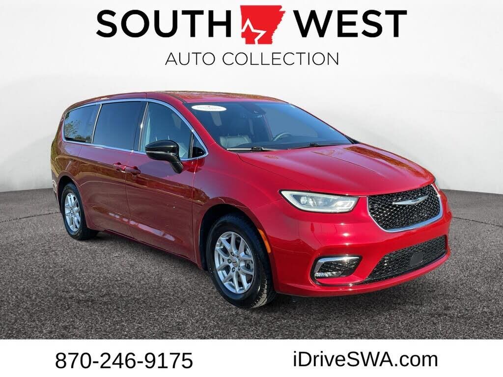 2025 Chrysler Pacifica Select — photo 1 of 1