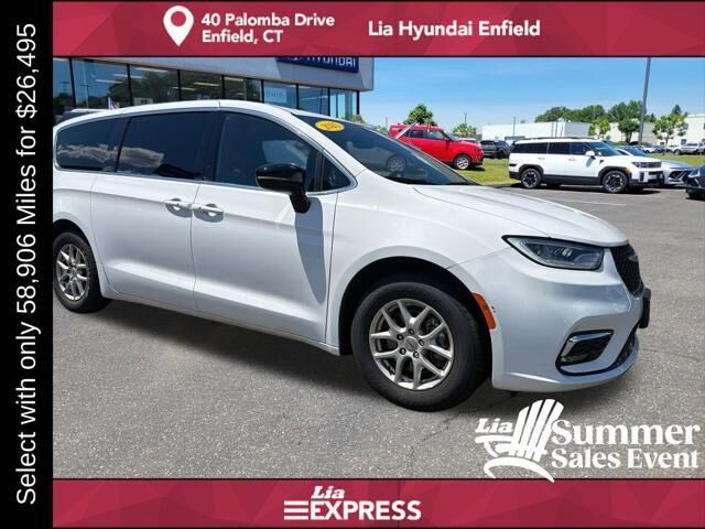2025 Chrysler Pacifica Select