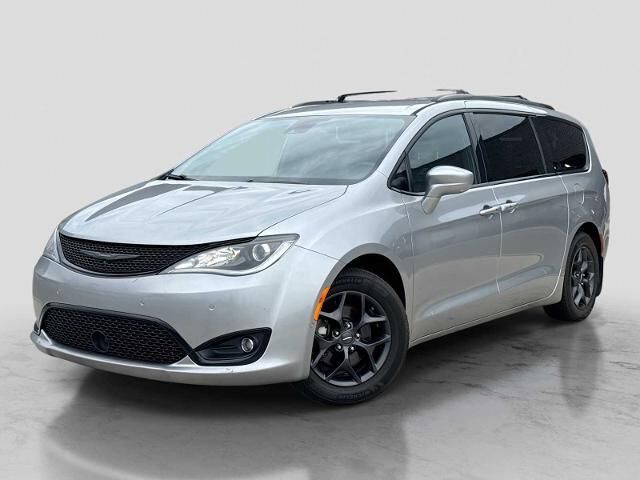 2018 Chrysler Pacifica Touring L — photo 1 of 26