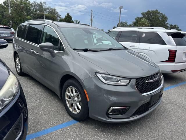2021 Chrysler Pacifica Touring L — photo 1 of 38