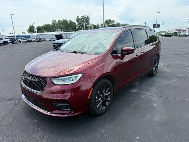 2021 Chrysler Pacifica Touring L — photo 1 of 38