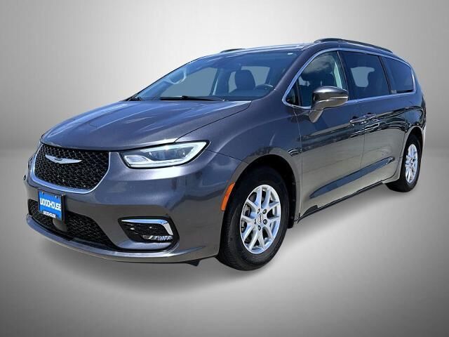 2022 Chrysler Pacifica Touring L — photo 1 of 39