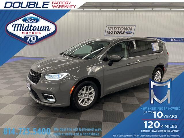 2023 Chrysler Pacifica Touring L — photo 1 of 26
