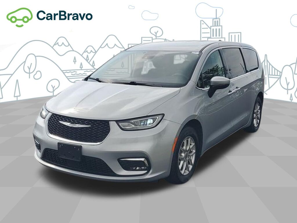 2023 Chrysler Pacifica Touring L — photo 1 of 7