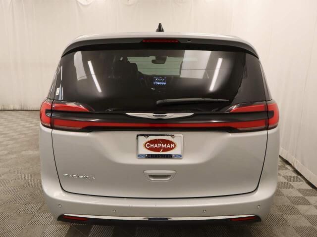 2023 Chrysler Pacifica Touring L — photo 1 of 26