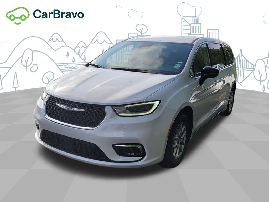 2024 Chrysler Pacifica Touring L — photo 1 of 6