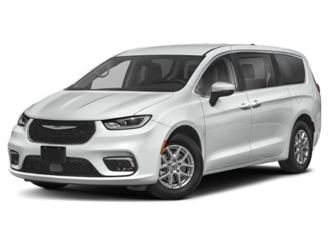 2024 Chrysler Pacifica Touring L — photo 1 of 5