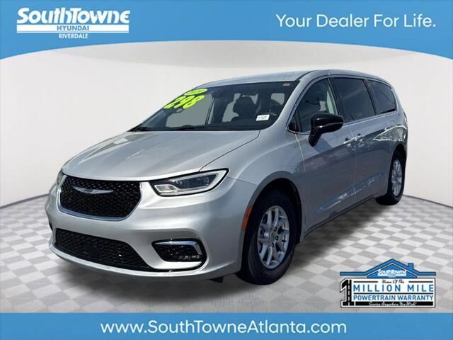 2024 Chrysler Pacifica Touring L — photo 1 of 13