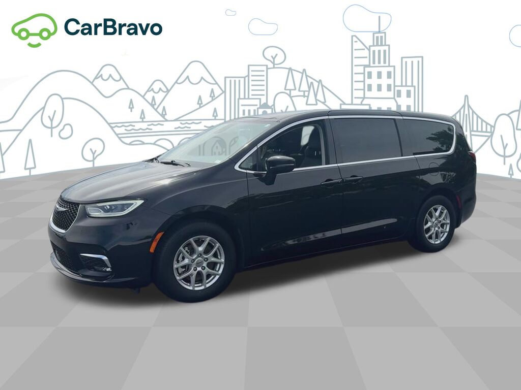 2024 Chrysler Pacifica Touring L — photo 1 of 6