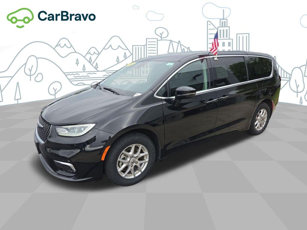 2024 Chrysler Pacifica Touring L — photo 1 of 6