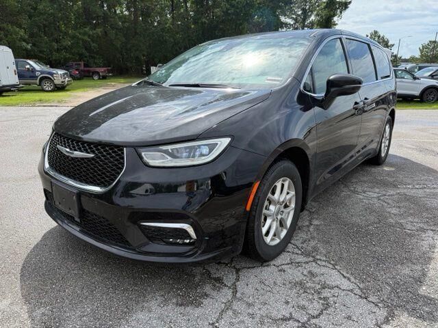 2024 Chrysler Pacifica Touring L — photo 1 of 13