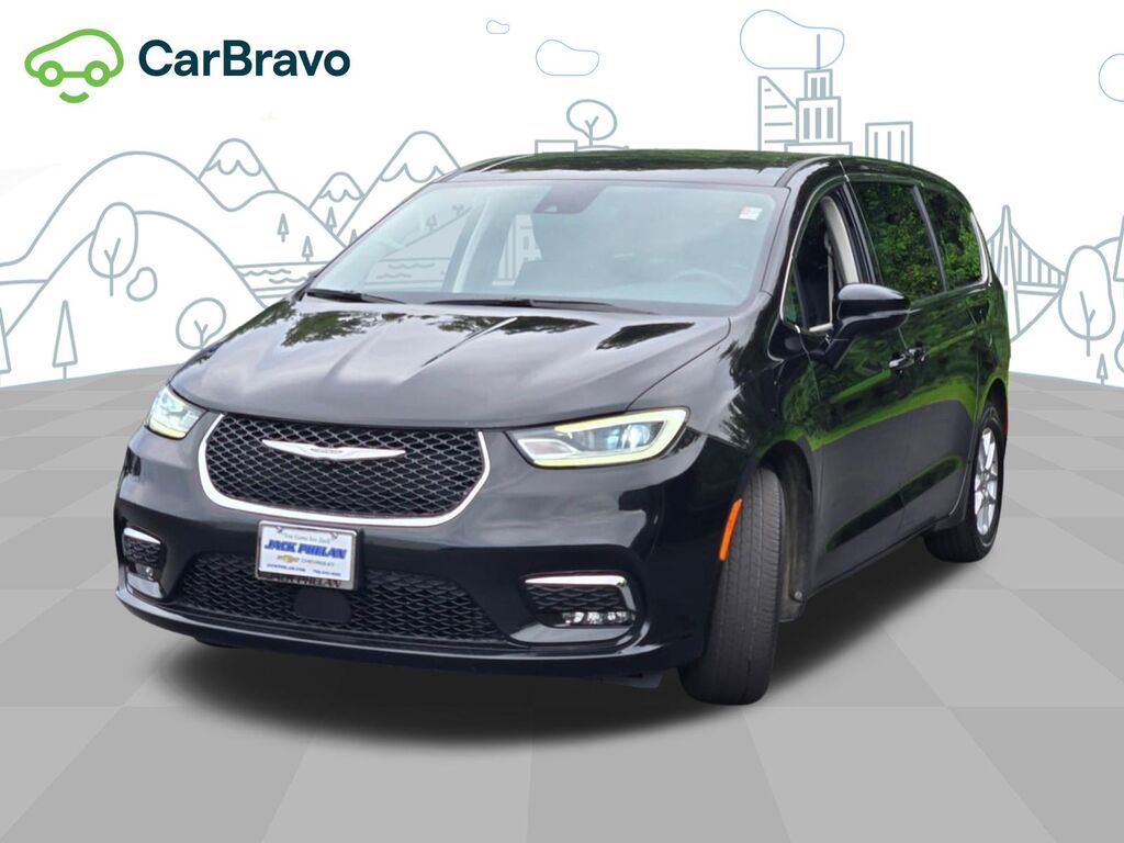 2024 Chrysler Pacifica Touring L — photo 1 of 6