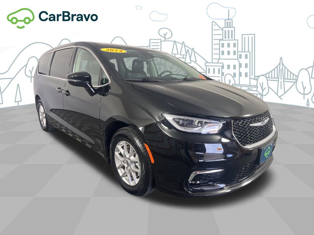 2024 Chrysler Pacifica Touring L — photo 1 of 6