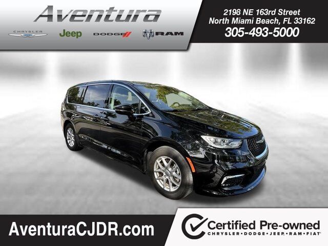 2024 Chrysler Pacifica Touring L — photo 1 of 13