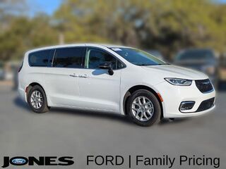 2024 Chrysler Pacifica Touring L — photo 1 of 37