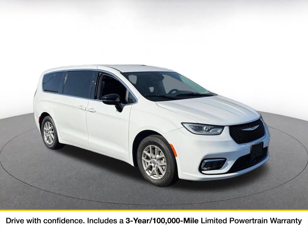 2024 Chrysler Pacifica Touring L — photo 1 of 1