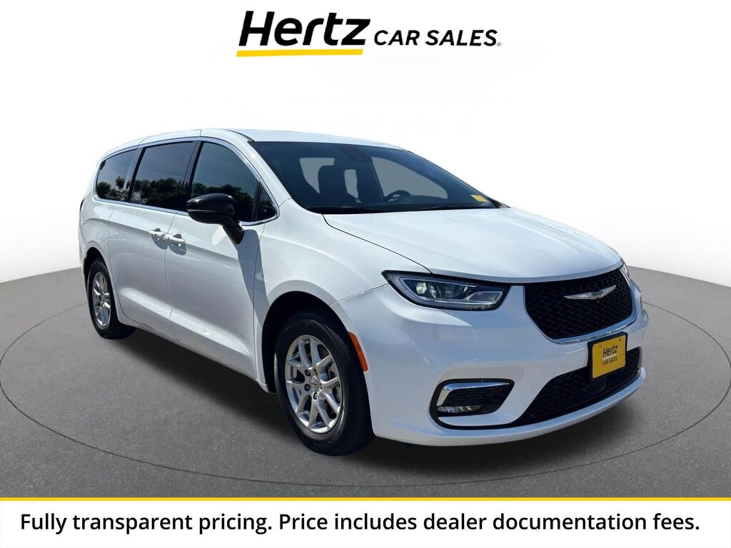 2025 Chrysler Pacifica Select — photo 1 of 13