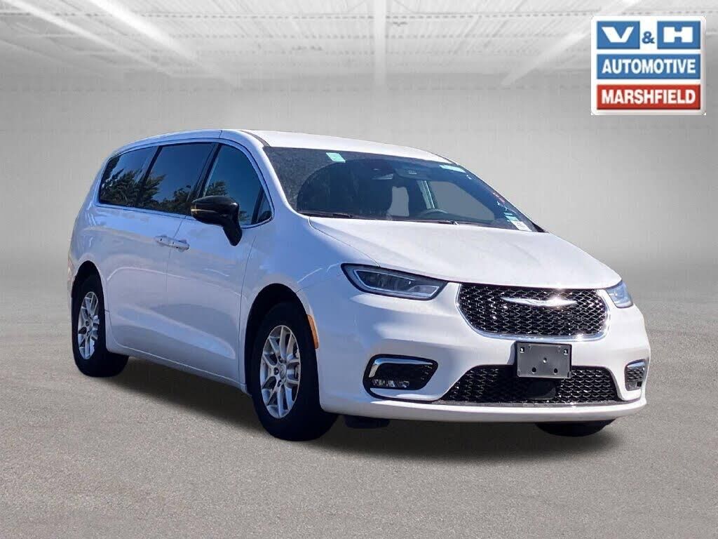 2025 Chrysler Pacifica Select — photo 1 of 1