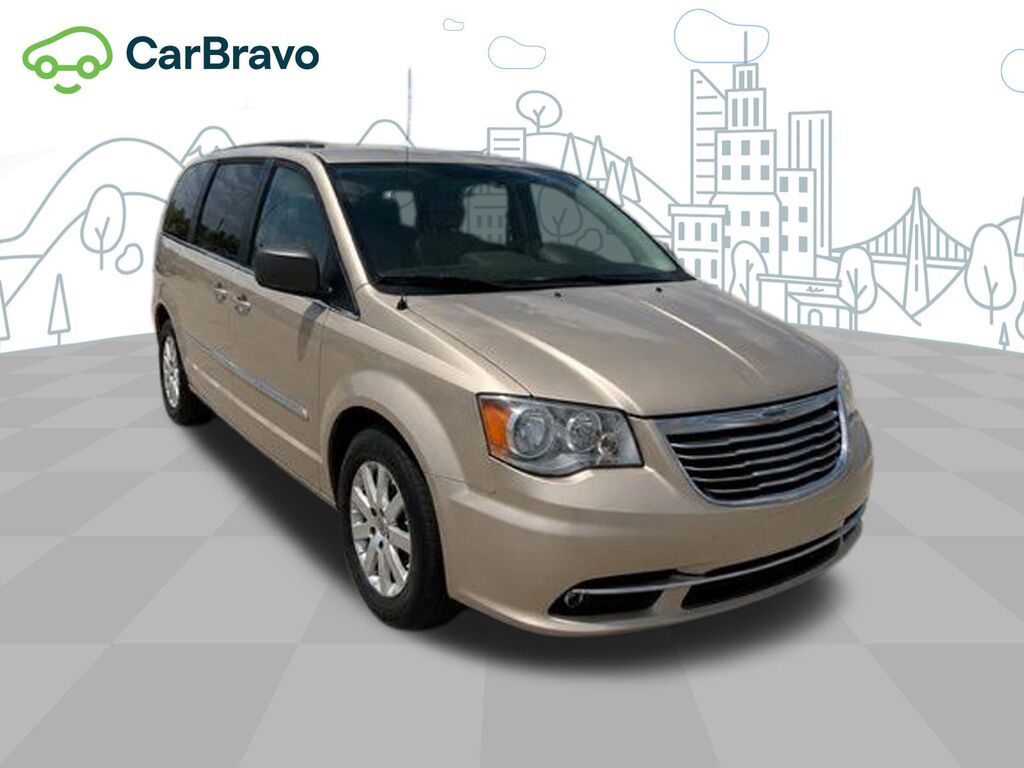 2015 Chrysler Town & Country Touring — photo 1 of 5